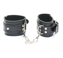high-quality-black-handcuff